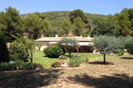 فيلا ساناري سور ميرفي Maison Privee Au Calme Dans Mas Provencal المظهر الخارجي الصورة